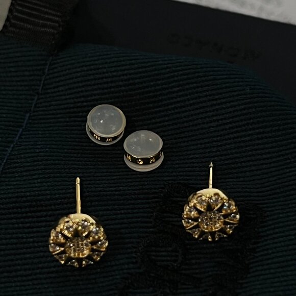 Elegant Gold Earrings - Picture 3 of 6